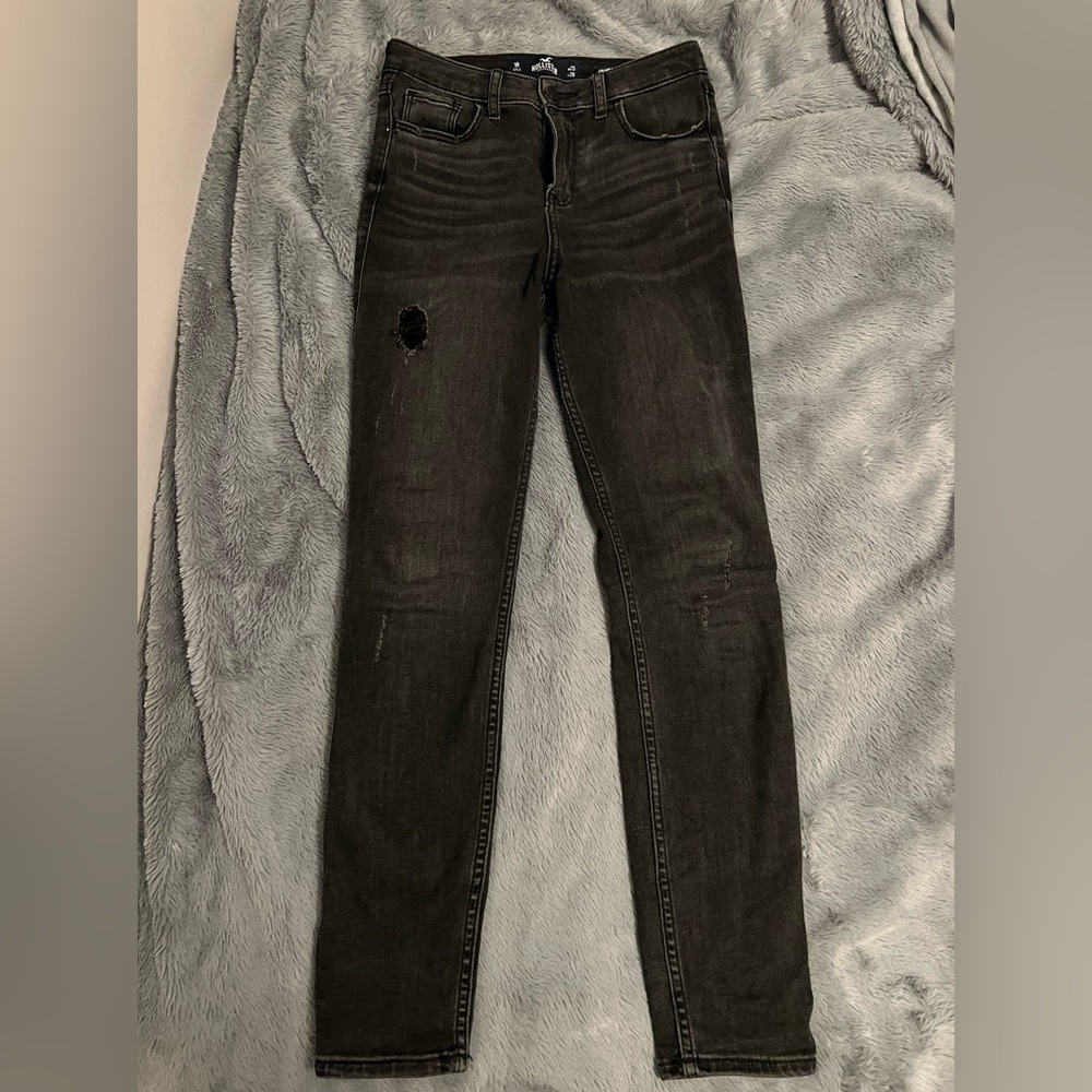 Hollister black jean.